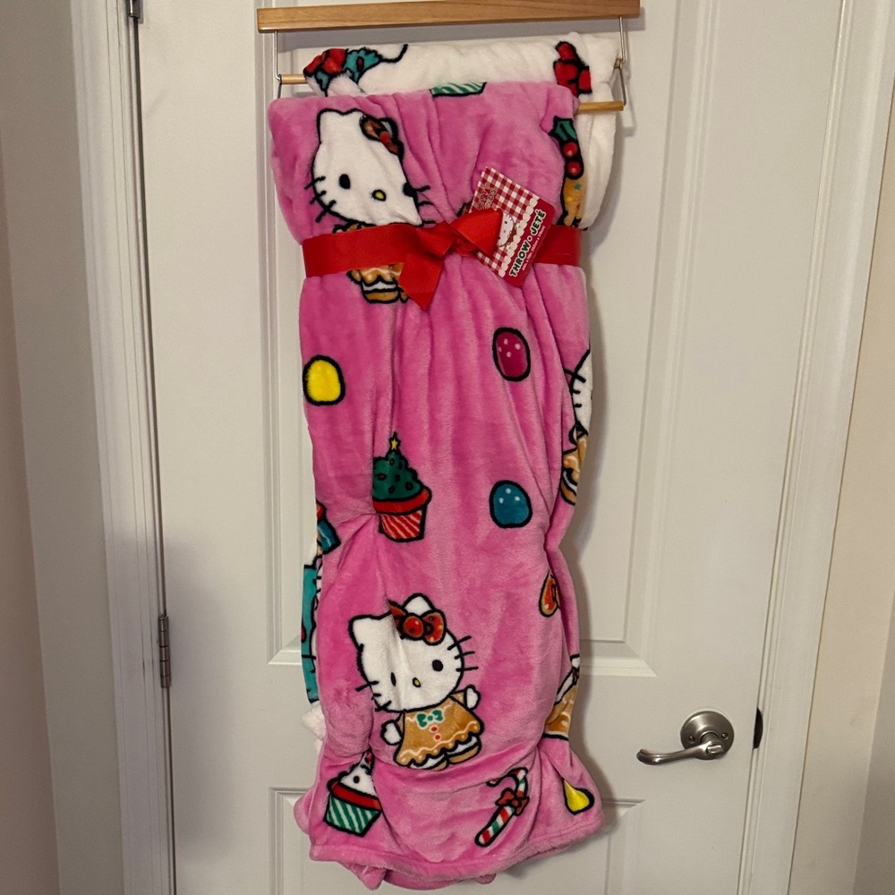 Hello Kitty 2 blankets very soft